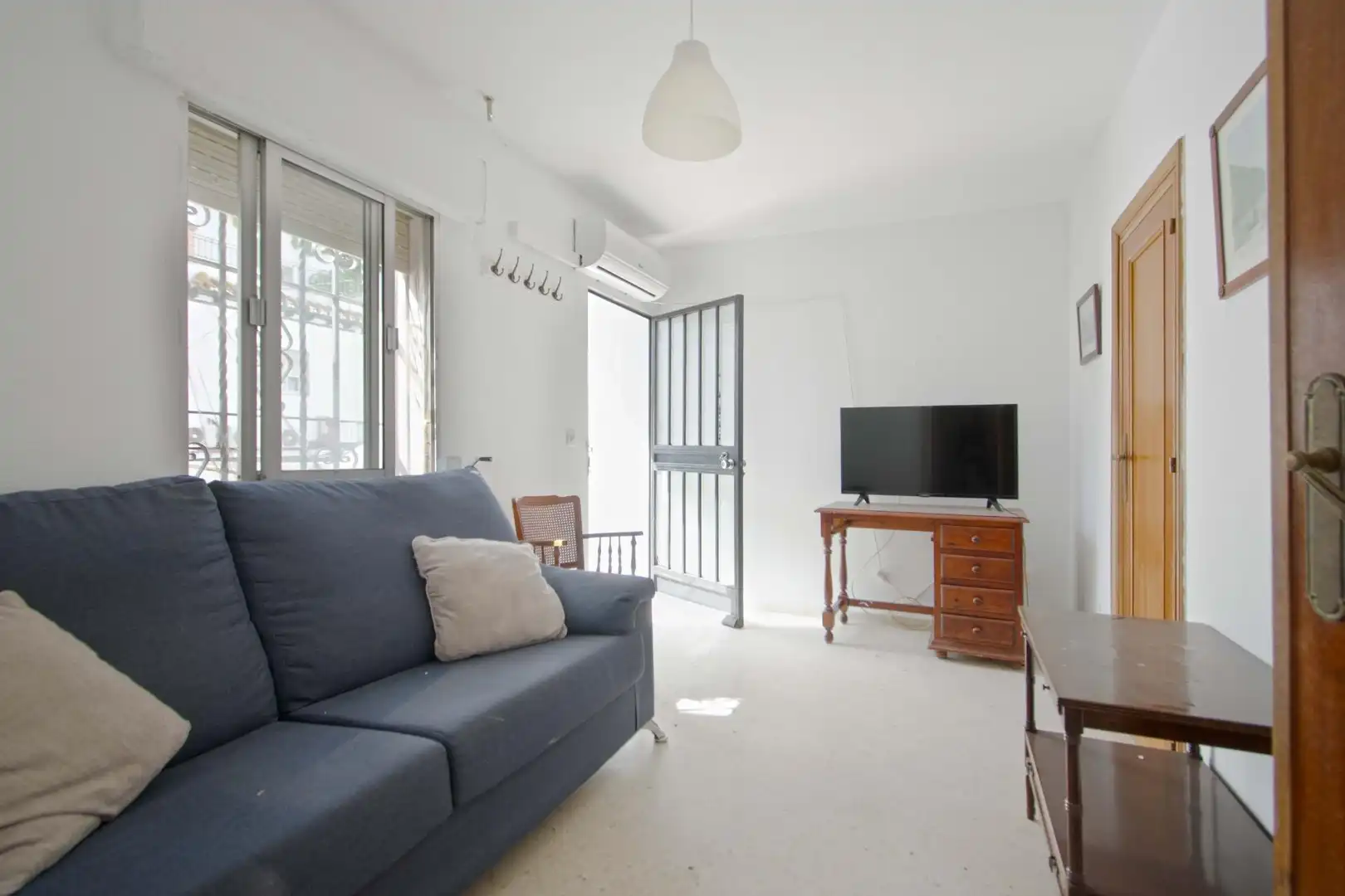 Sala d'estar de Casa o xalet en venda en Sevilla amb Jardí privat i Terrassa