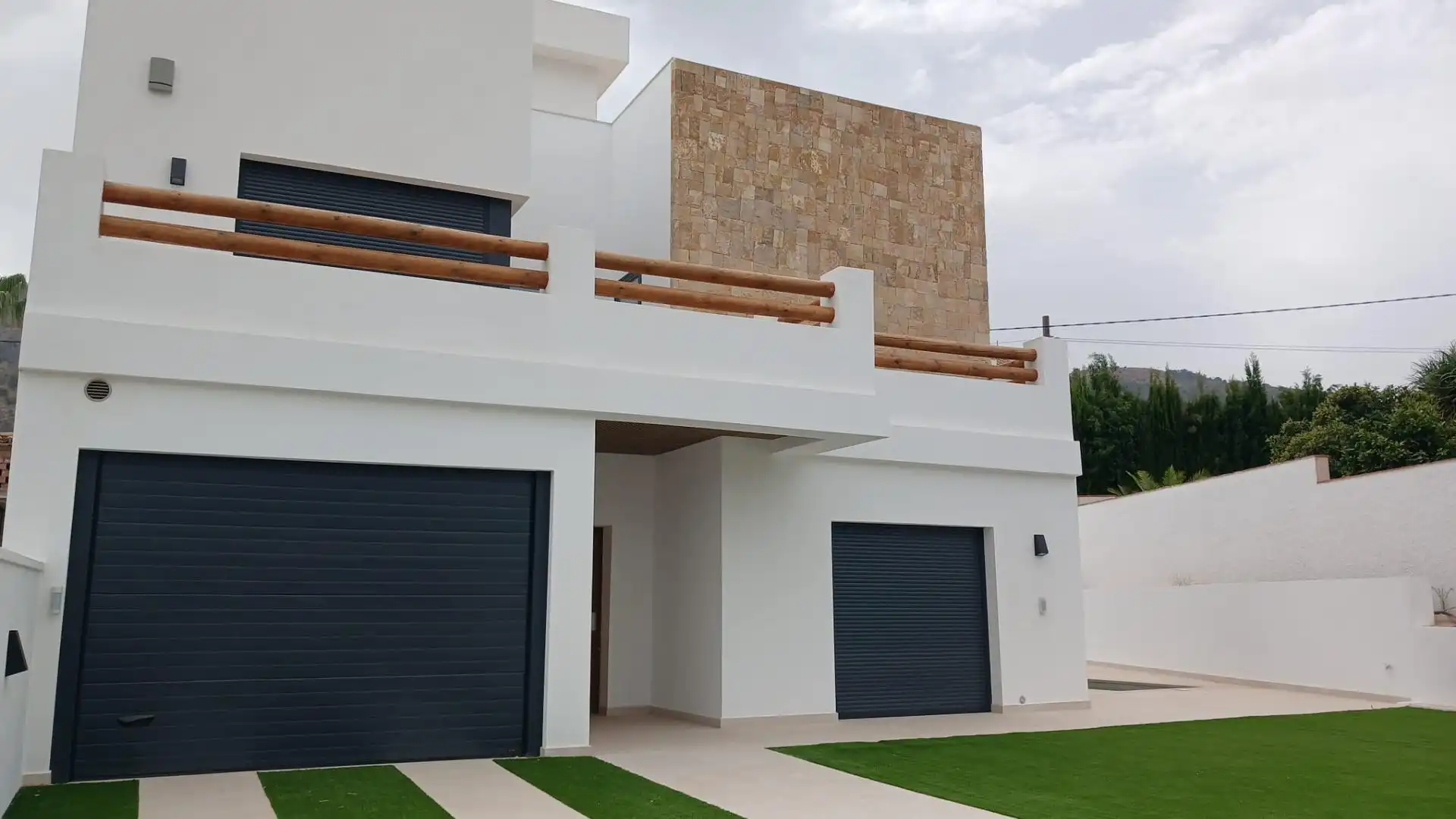 Vista exterior de Casa o xalet en venda en L'Alfàs del Pi amb Aire condicionat i Piscina