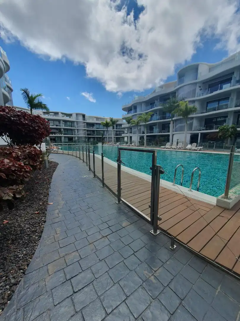 Piscina de Apartament de lloguer en Arona amb Aire condicionat, Terrassa i Moblat