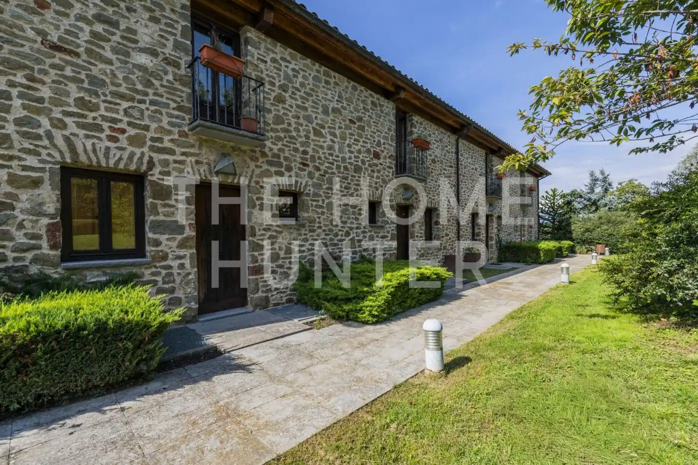 Vista exterior de Finca rústica en venda en Sant Aniol de Finestres amb Aire condicionat, Calefacció i Jardí privat