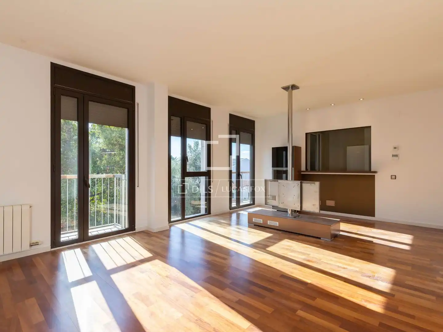 Sala de estar de Piso en venta en Sant Just Desvern con Aire acondicionado y Balcón