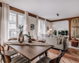 Sala d'estar de Apartament de lloguer en  Madrid Capital amb Aire condicionat, Calefacció i Moblat