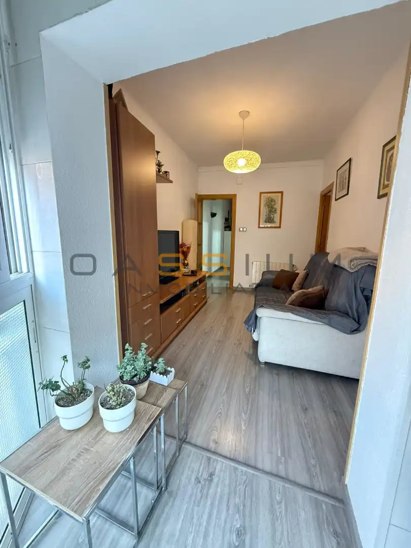 Sala de estar de Piso en venta en Cornellà de Llobregat con Calefacción y Amueblado