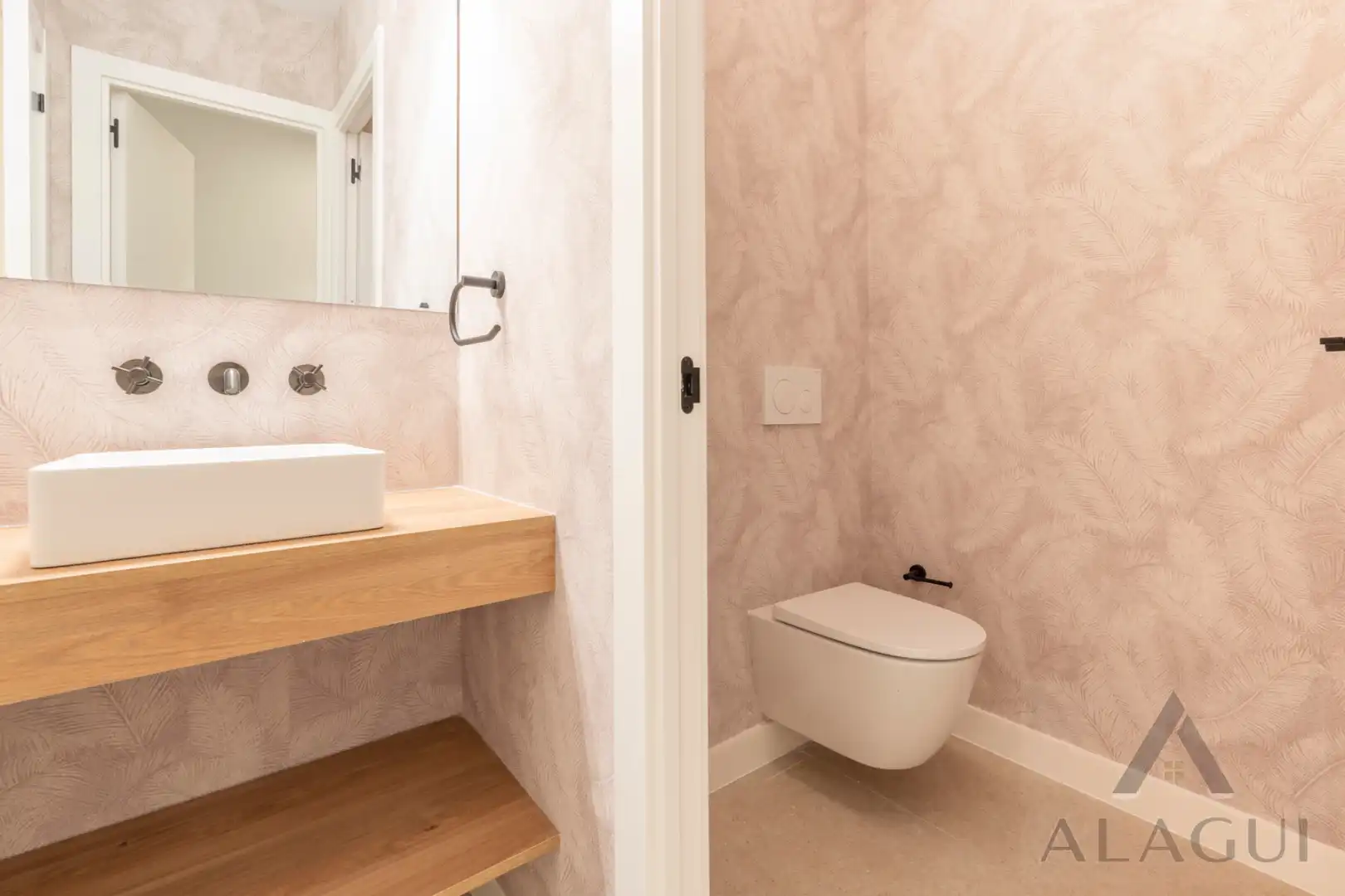 Baño de Apartamento en venta en Madrid con Aire acondicionado, Calefacción y Amueblado