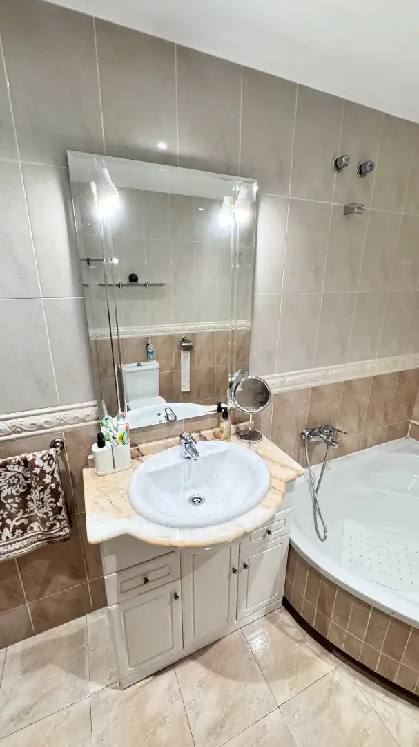 Badezimmer von Wohnung zum Verkauf in Arteixo mit Heizung, Parkett und Terrasse