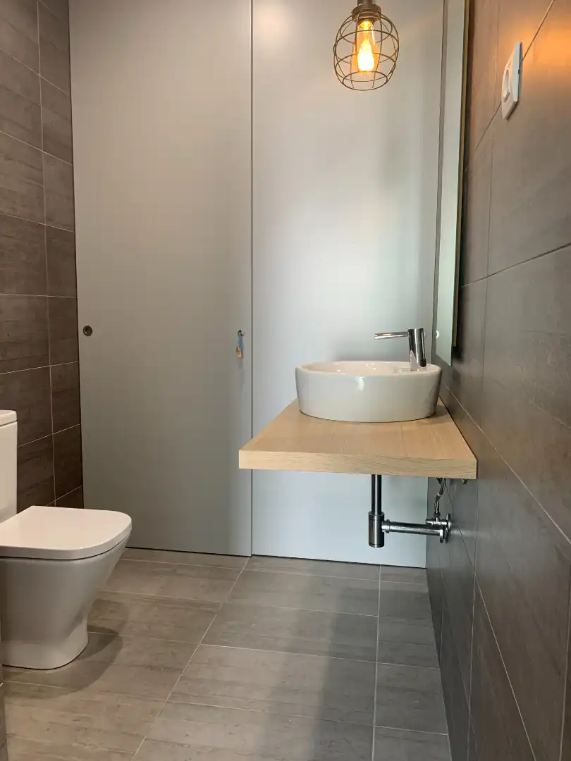 Baño de Local en venta en Sant Feliu de Llobregat con Aire acondicionado y Calefacción