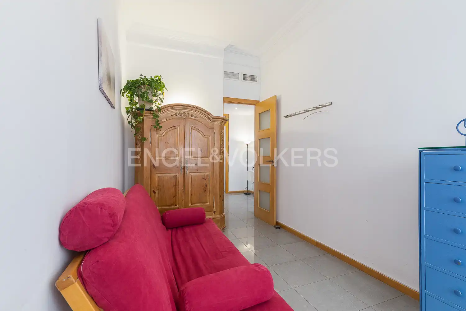 Flat for sale in Valencia  with Air Conditioner, Heating and Furnished