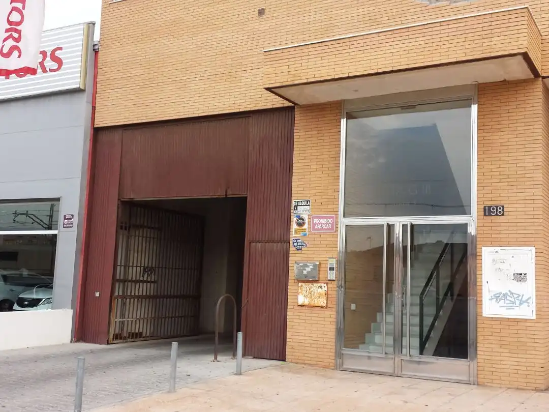 Außenansicht von Garage zur Miete in Almería