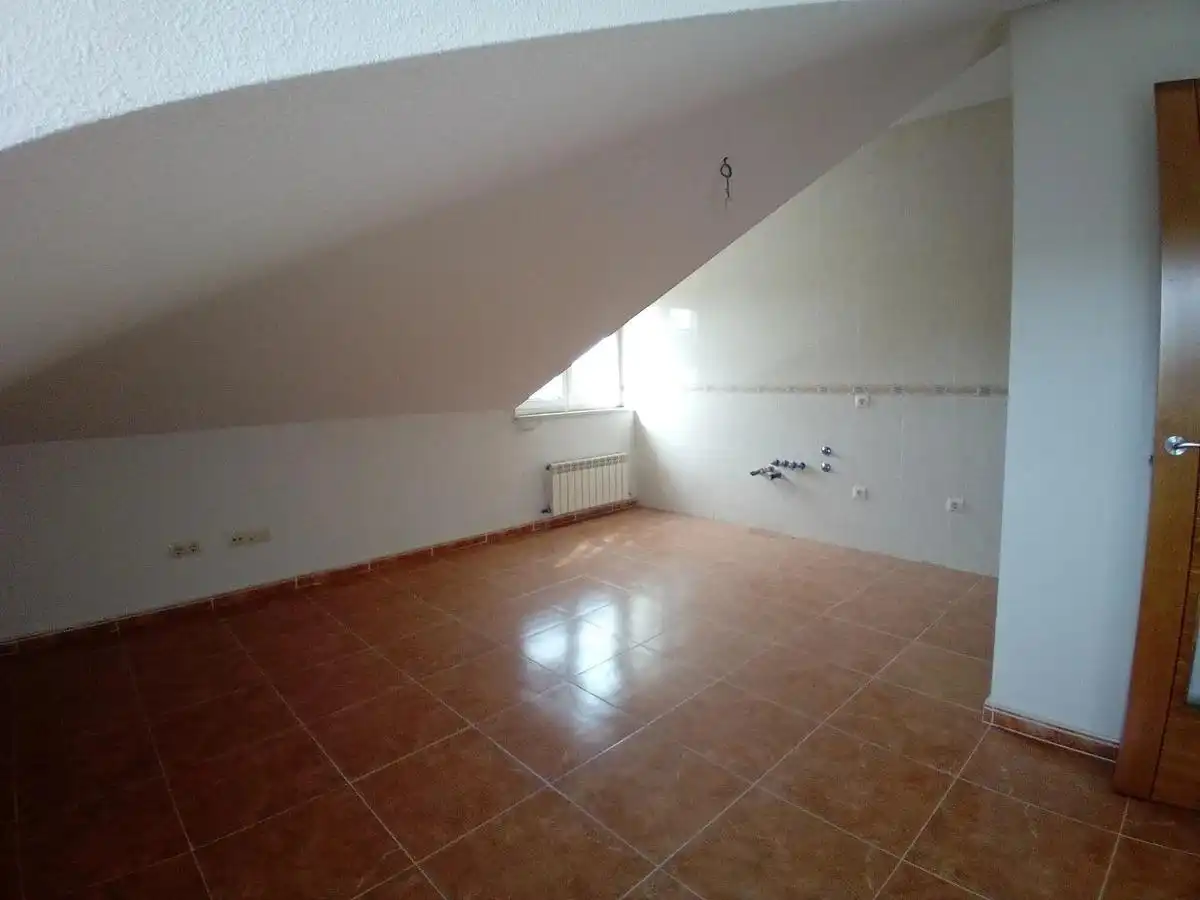 Ático en venta en Hontanares de Eresma con Calefacción y Trastero