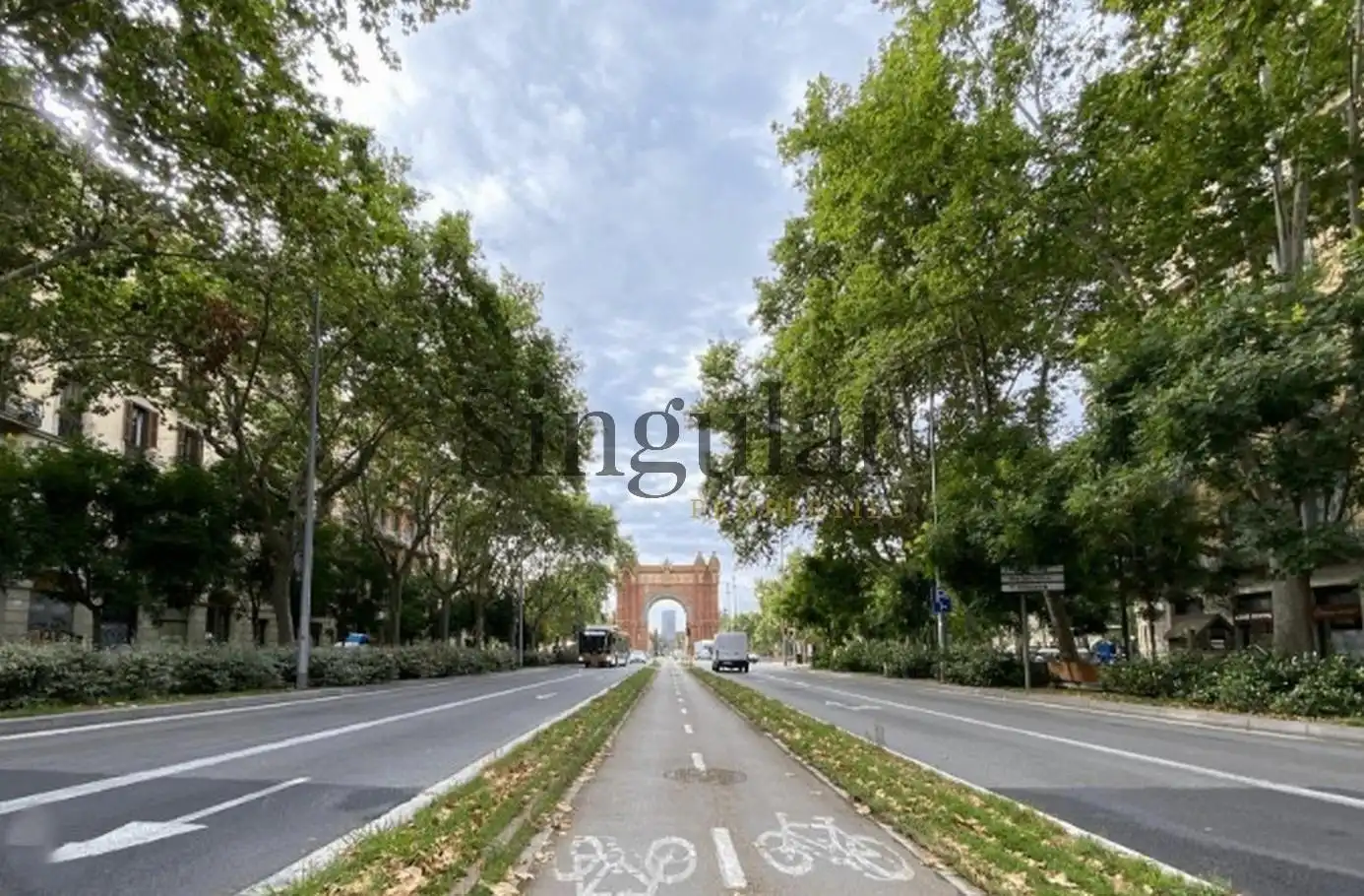 Exterior view of Buildings for sale in Barcelona