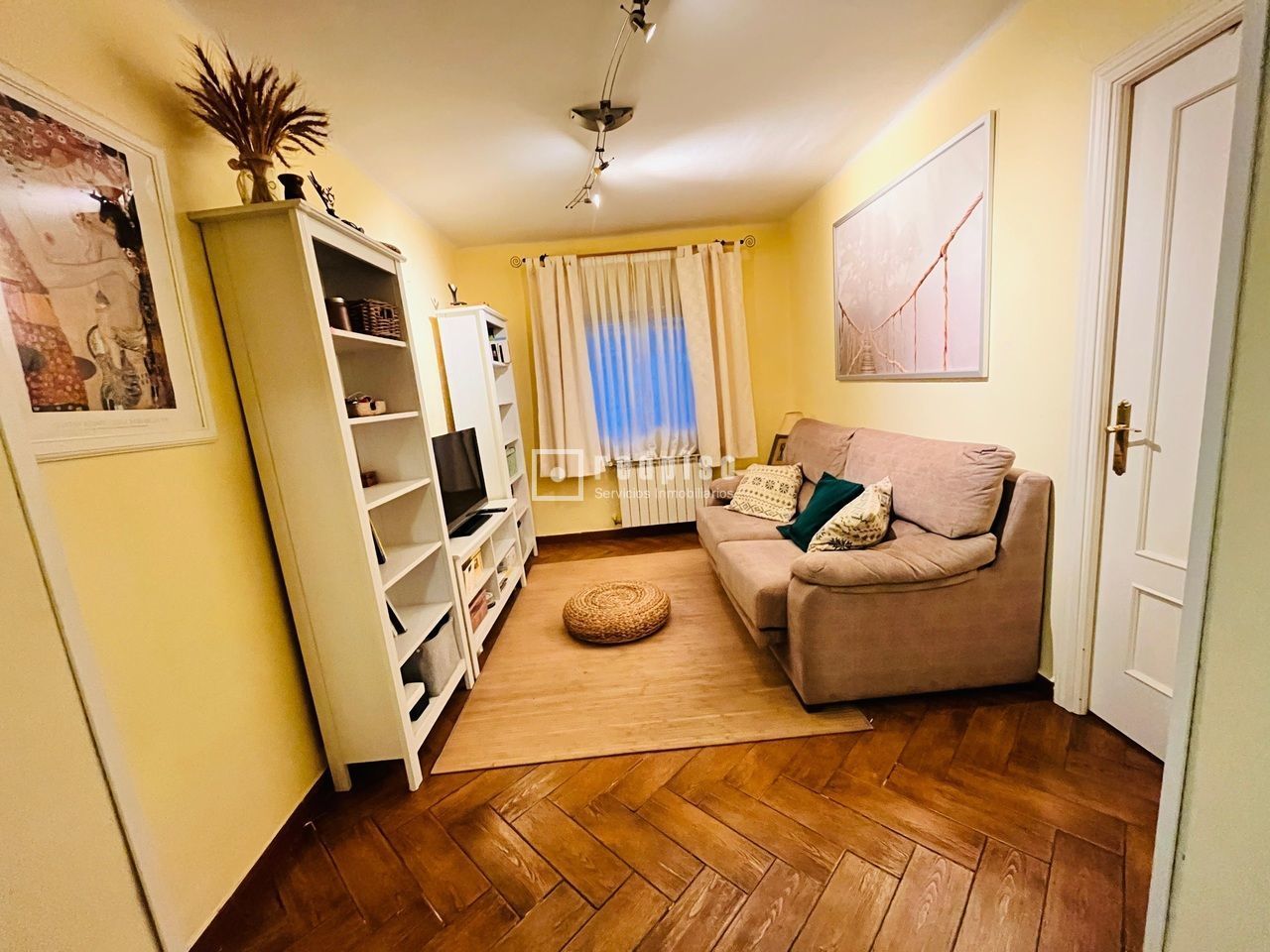 Sala d'estar de Pis en venda en  Madrid Capital amb Calefacció i Moblat