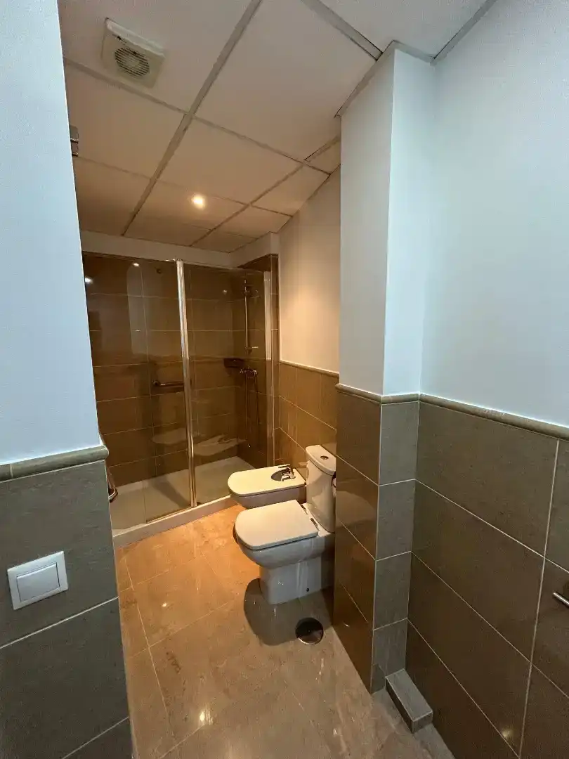 Bathroom of Flat for rent in Sevilla  with Air Conditioner, Parquet flooring and Furnished