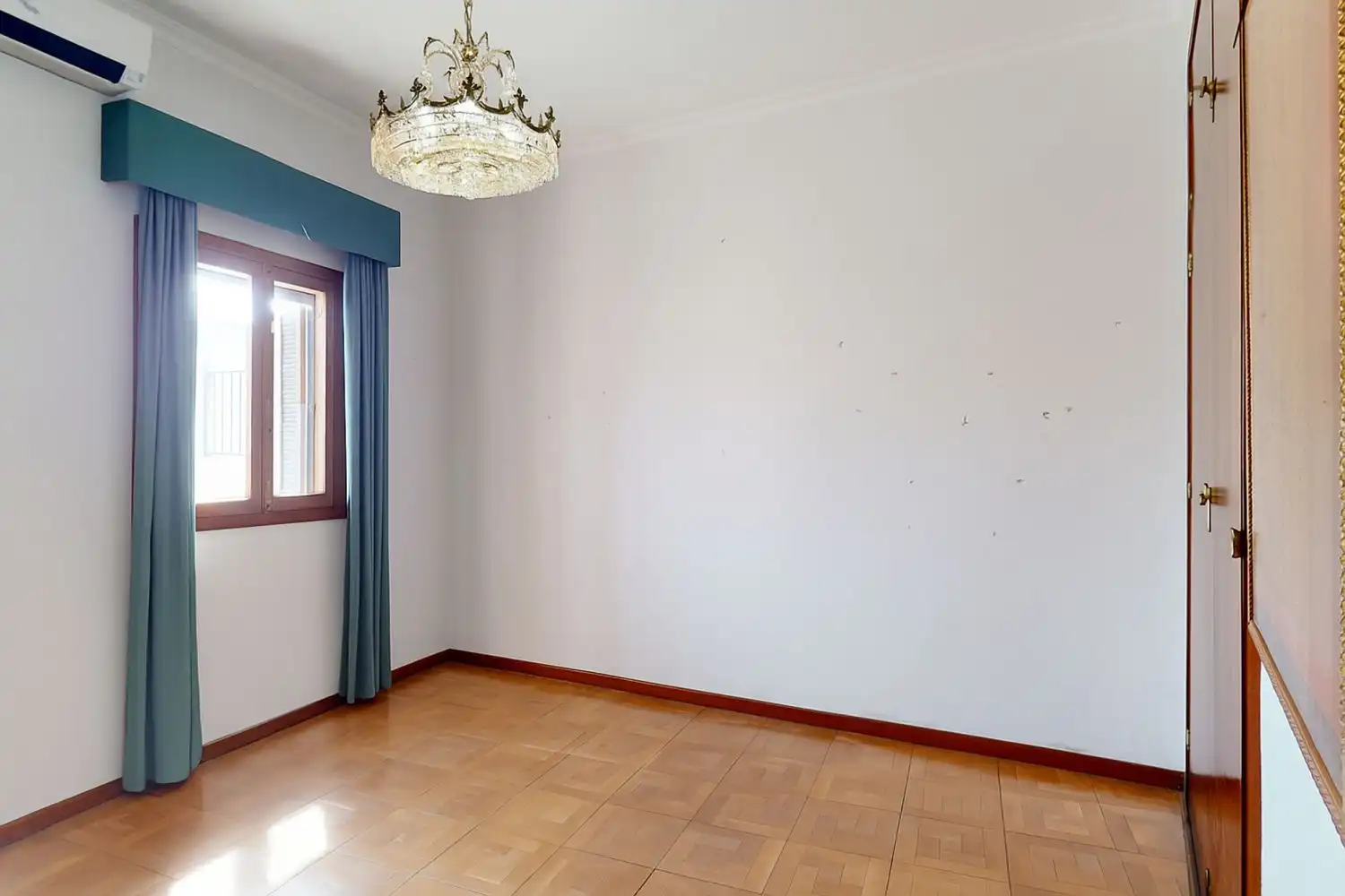 Bedroom of Flat for sale in Sevilla  with Air Conditioner, Heating and Terrace