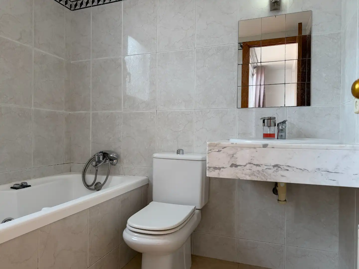 Bany de Àtic en venda en Girona amb Aire condicionat, Calefacció i Parquet