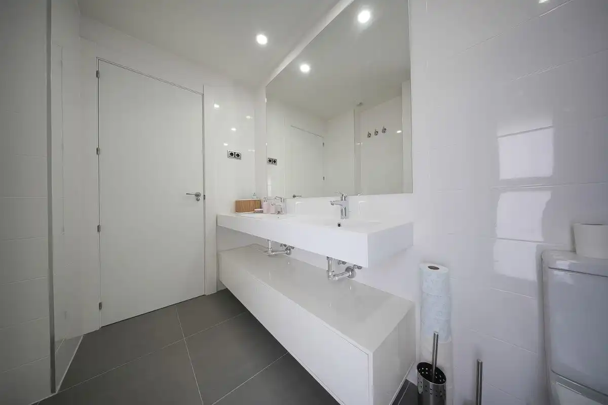 Bany de Casa o xalet en venda en Las Rozas de Madrid amb Aire condicionat, Calefacció i Jardí privat