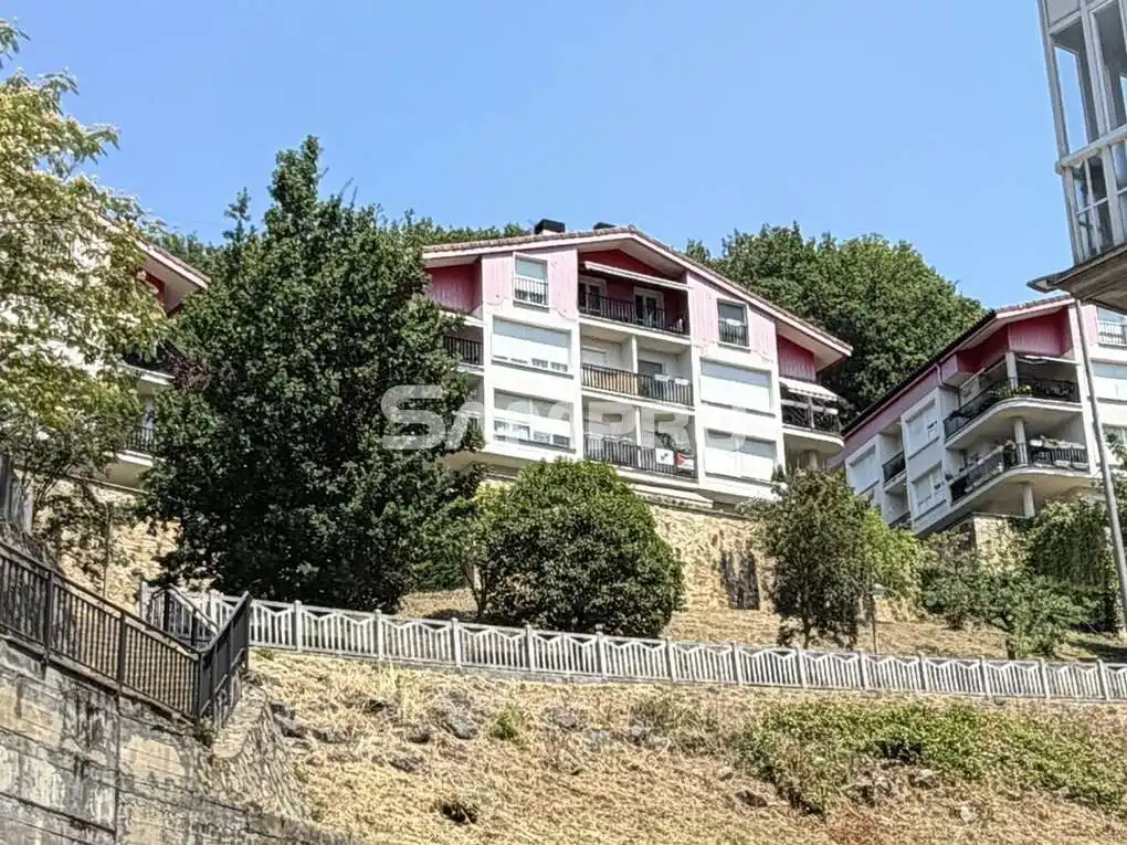 Außenansicht von Dachboden zum Verkauf in Arrasate / Mondragón mit Heizung und Balkon
