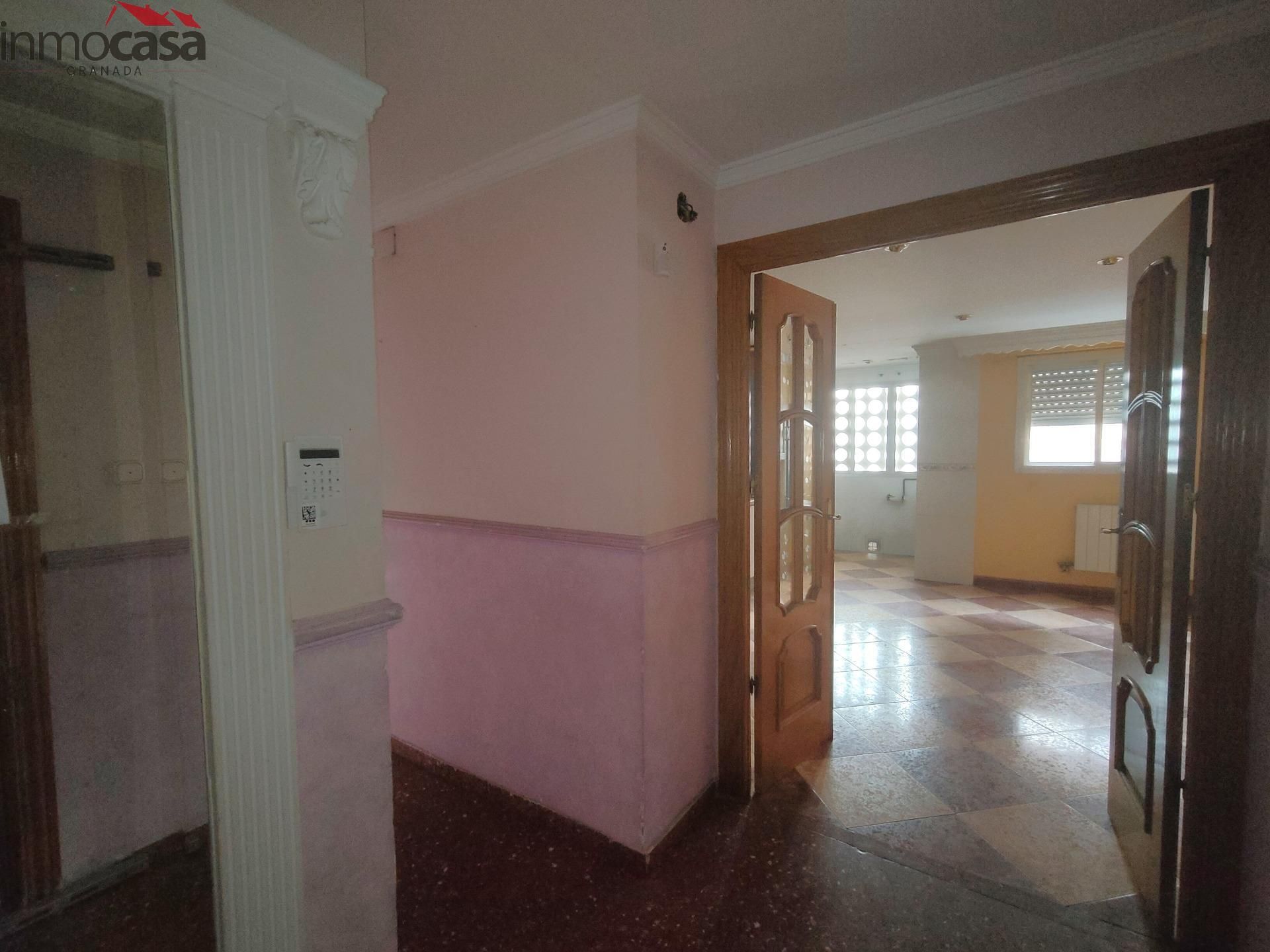 Flat for sale in  Granada Capital  with Heating, Private garden and Alarm