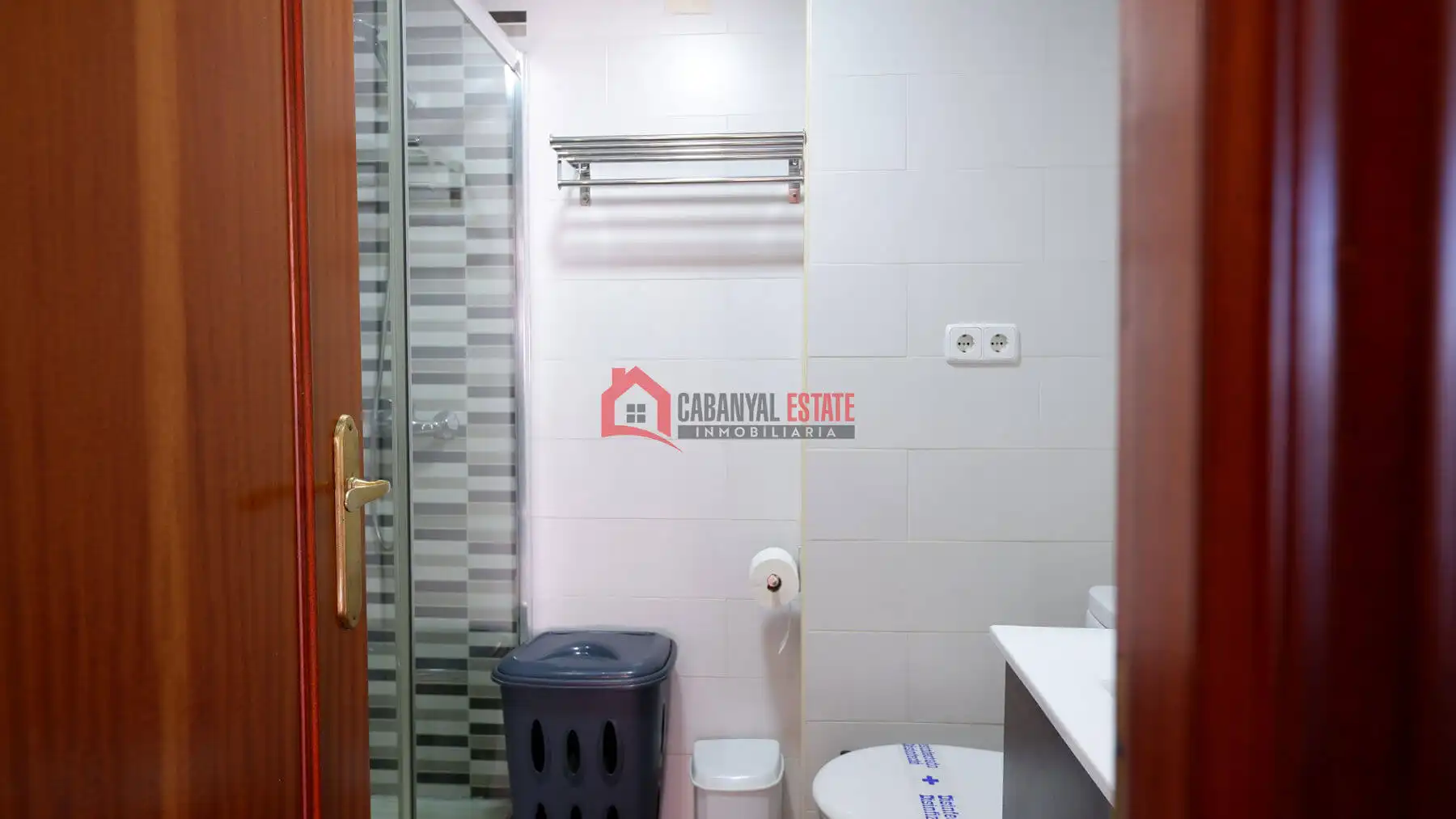 Badezimmer von Wohnungen zur Miete in Valencia mit Klimaanlage, Heizung und Möbliert