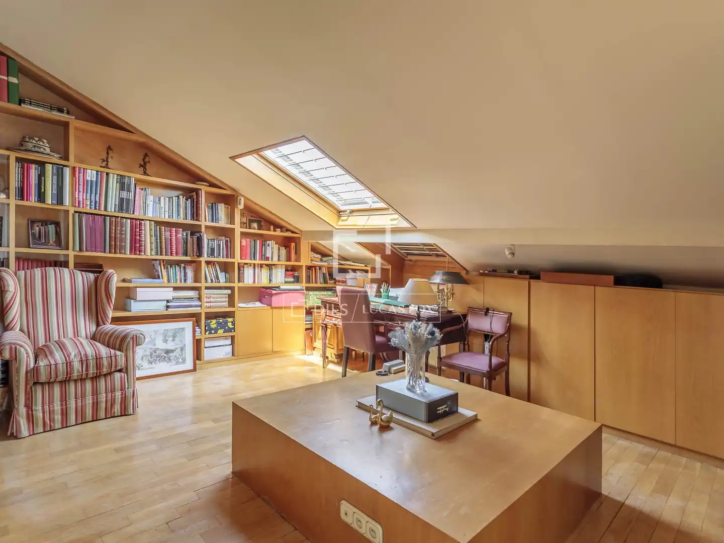 Sala d'estar de Casa o xalet en venda en Madrid amb Aire condicionat, Calefacció i Moblat