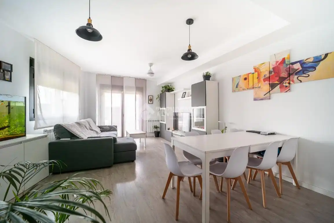 Sala de estar de Casa adosada en venta en Mejorada del Campo con Alarma y Piscina comunitaria