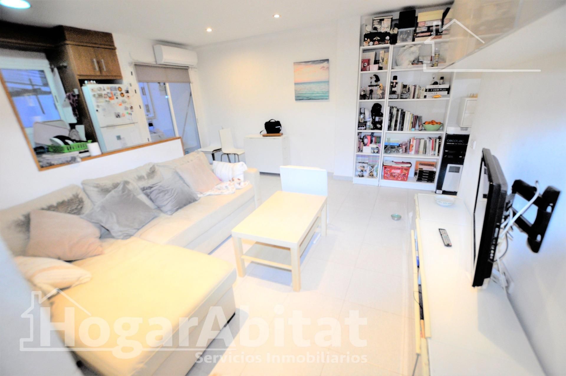 Bedroom of Flat for sale in  Valencia Capital  with Air Conditioner, Furnished and Balcony