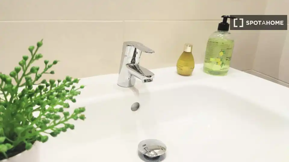 Badezimmer von Wohnung zur Miete in Moncada mit Klimaanlage, Heizung und Möbliert