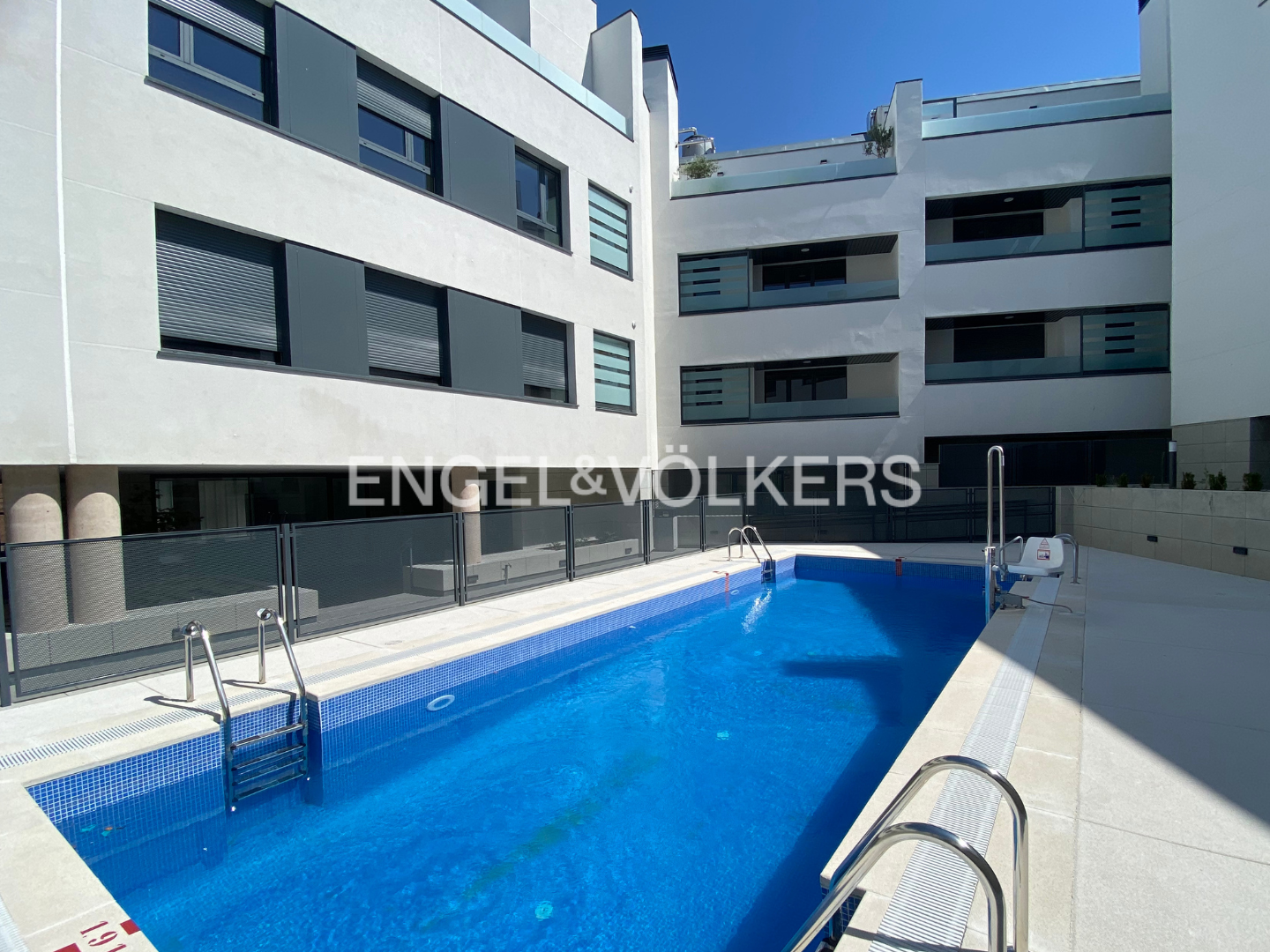 Piscina de Apartament de lloguer en Pozuelo de Alarcón amb Aire condicionat, Calefacció i Terrassa