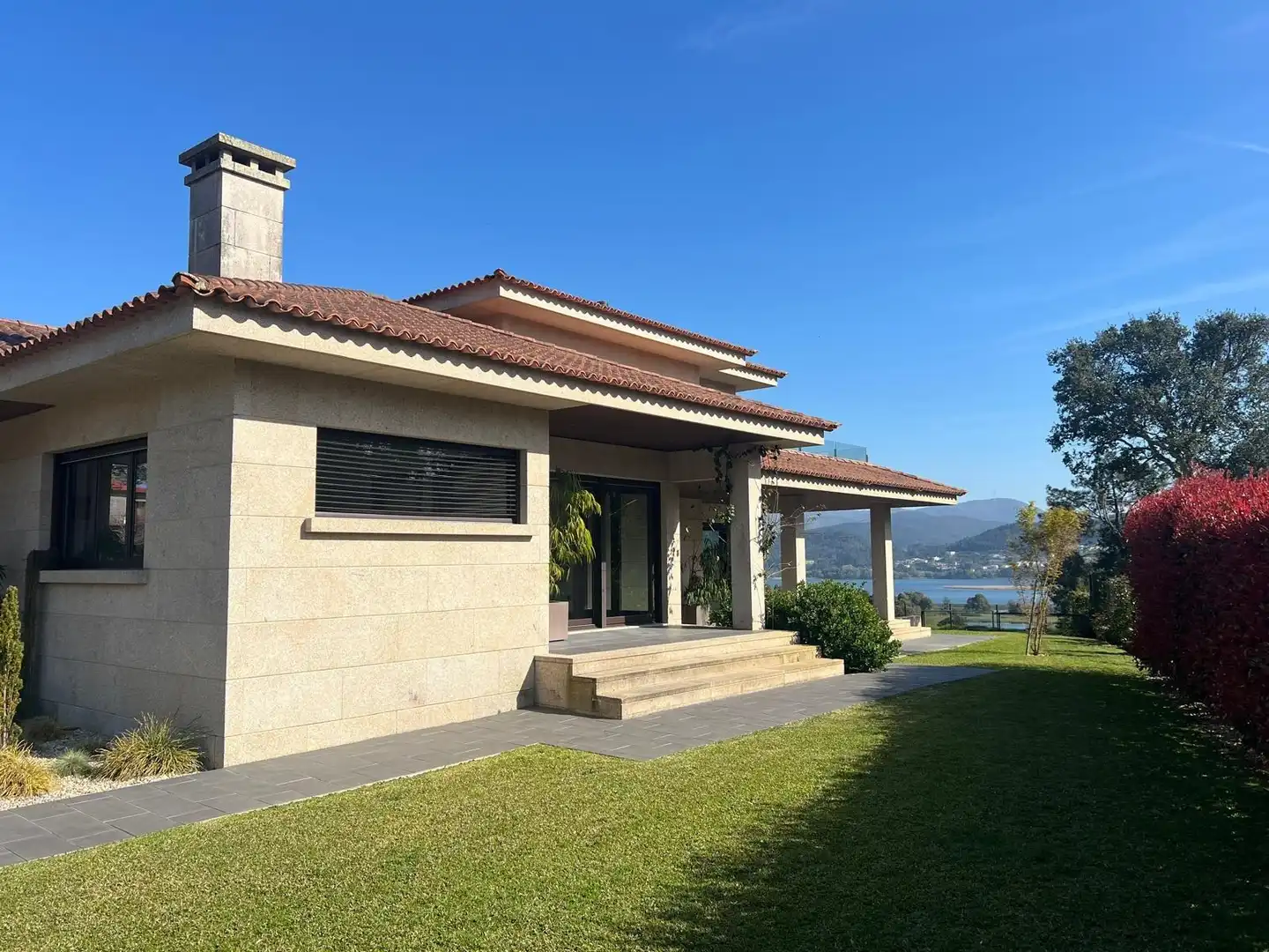 Vista exterior de Casa o chalet en venta en O Rosal   con Calefacción, Jardín privado y Terraza