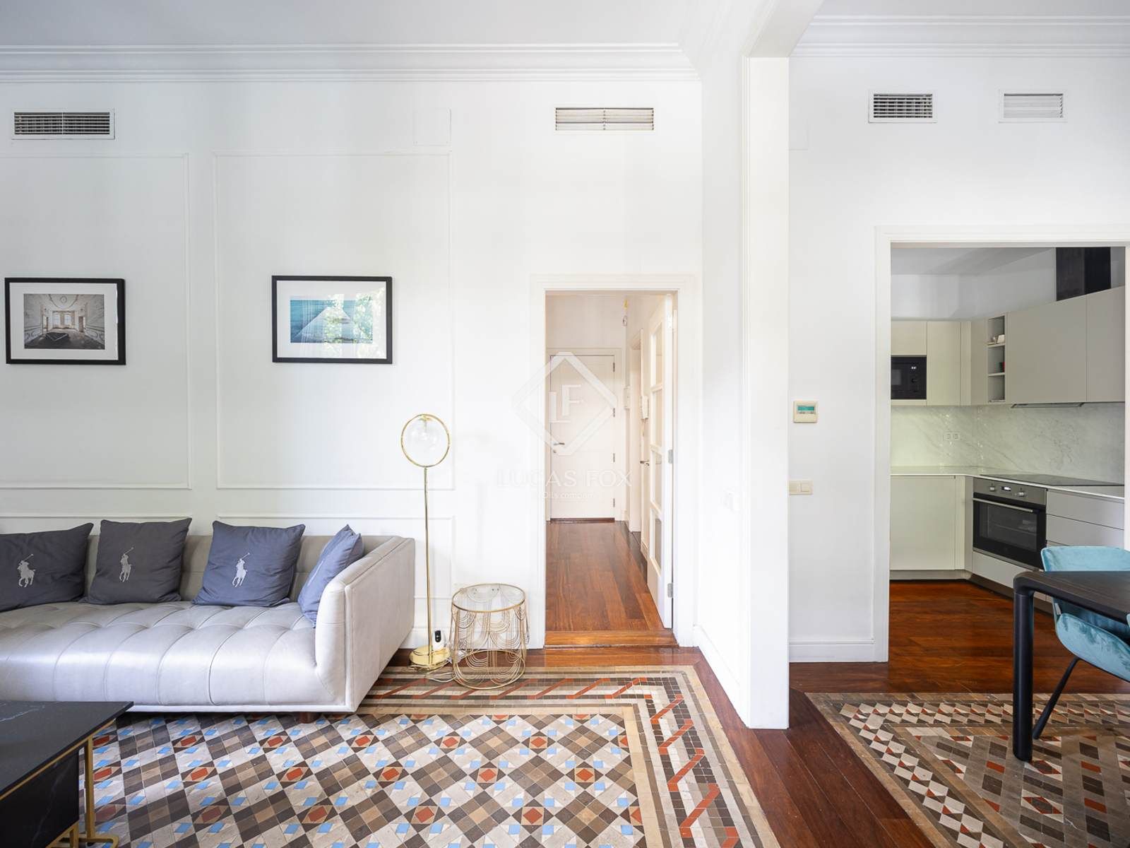 Sala d'estar de Pis en venda en  Barcelona Capital amb Aire condicionat, Terrassa i Moblat