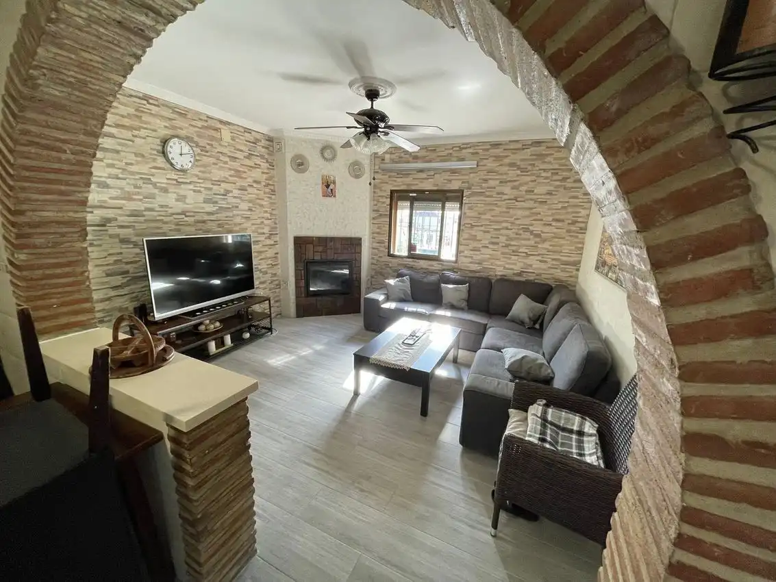 Sala d'estar de Casa adosada en venda en Los Barrios