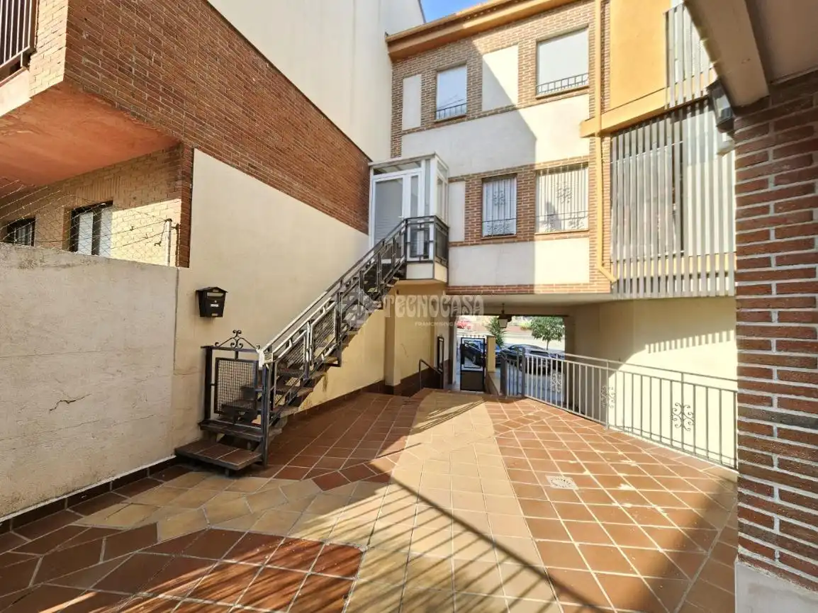 Vista exterior de Pis en venda en Ávila amb Calefacció i Terrassa
