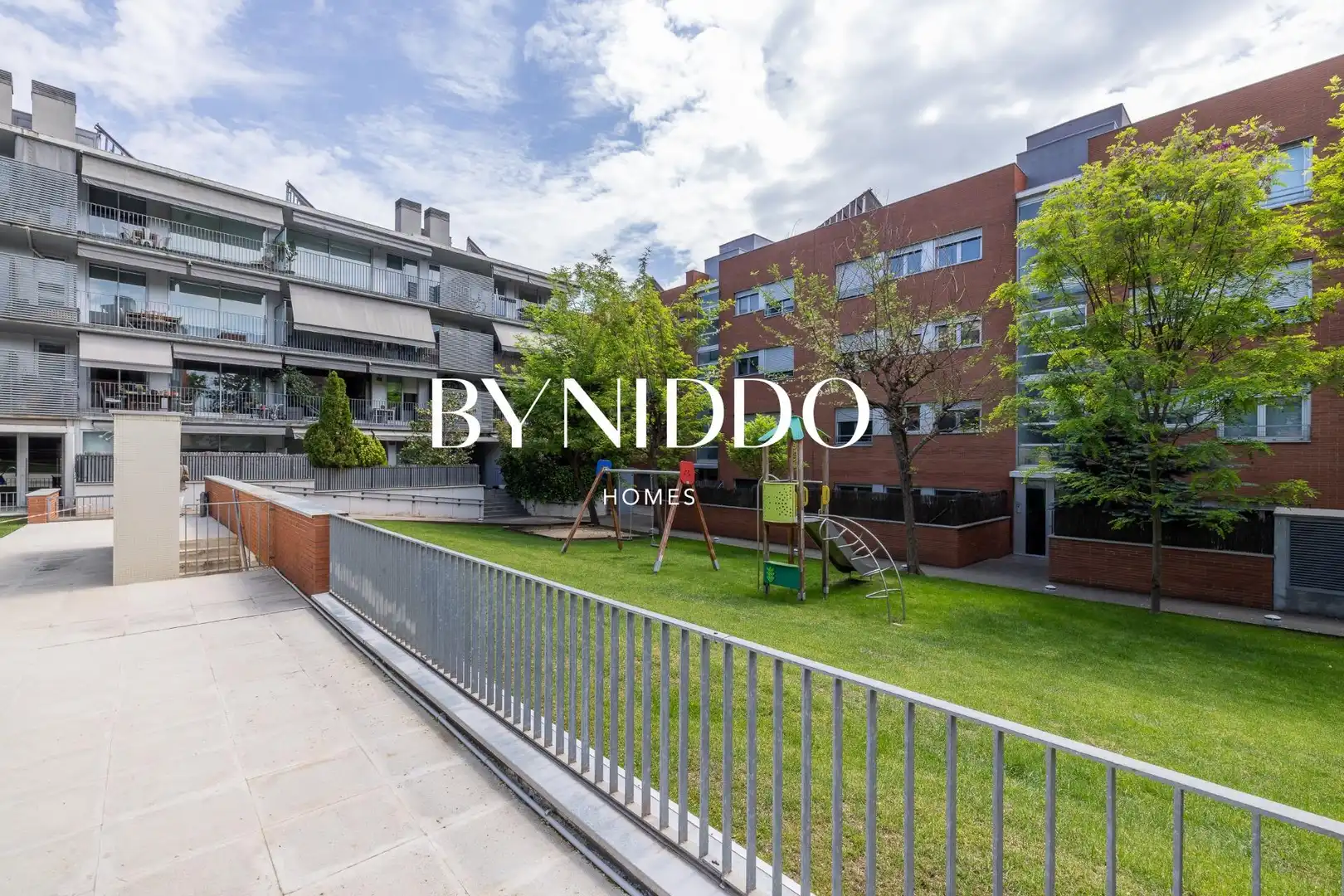 Exterior view of Flat for sale in Sant Cugat del Vallès  with Air Conditioner, Heating and Private garden