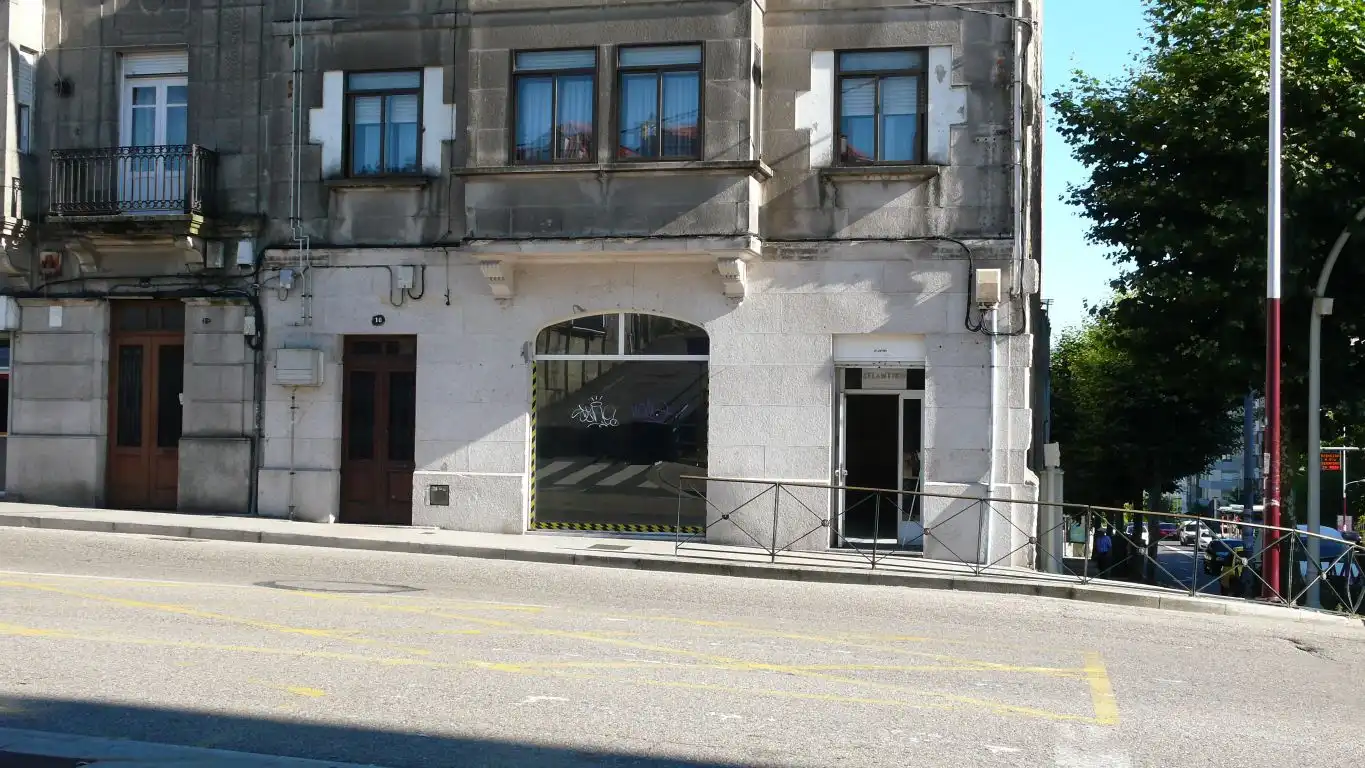 Vista exterior de Local en venda en Vigo 