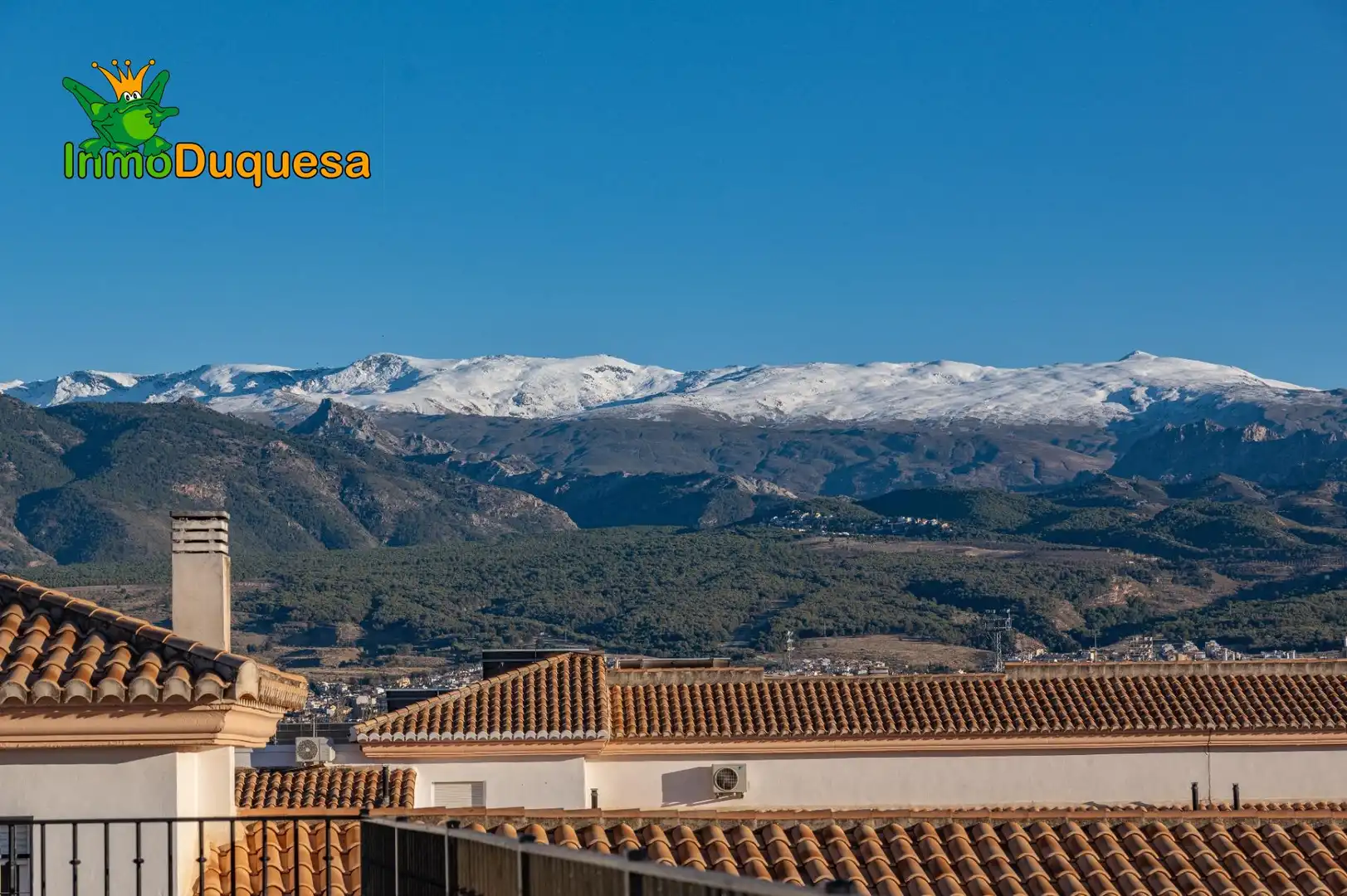 Vista exterior de Àtic en venda en Armilla amb Aire condicionat, Terrassa i Traster