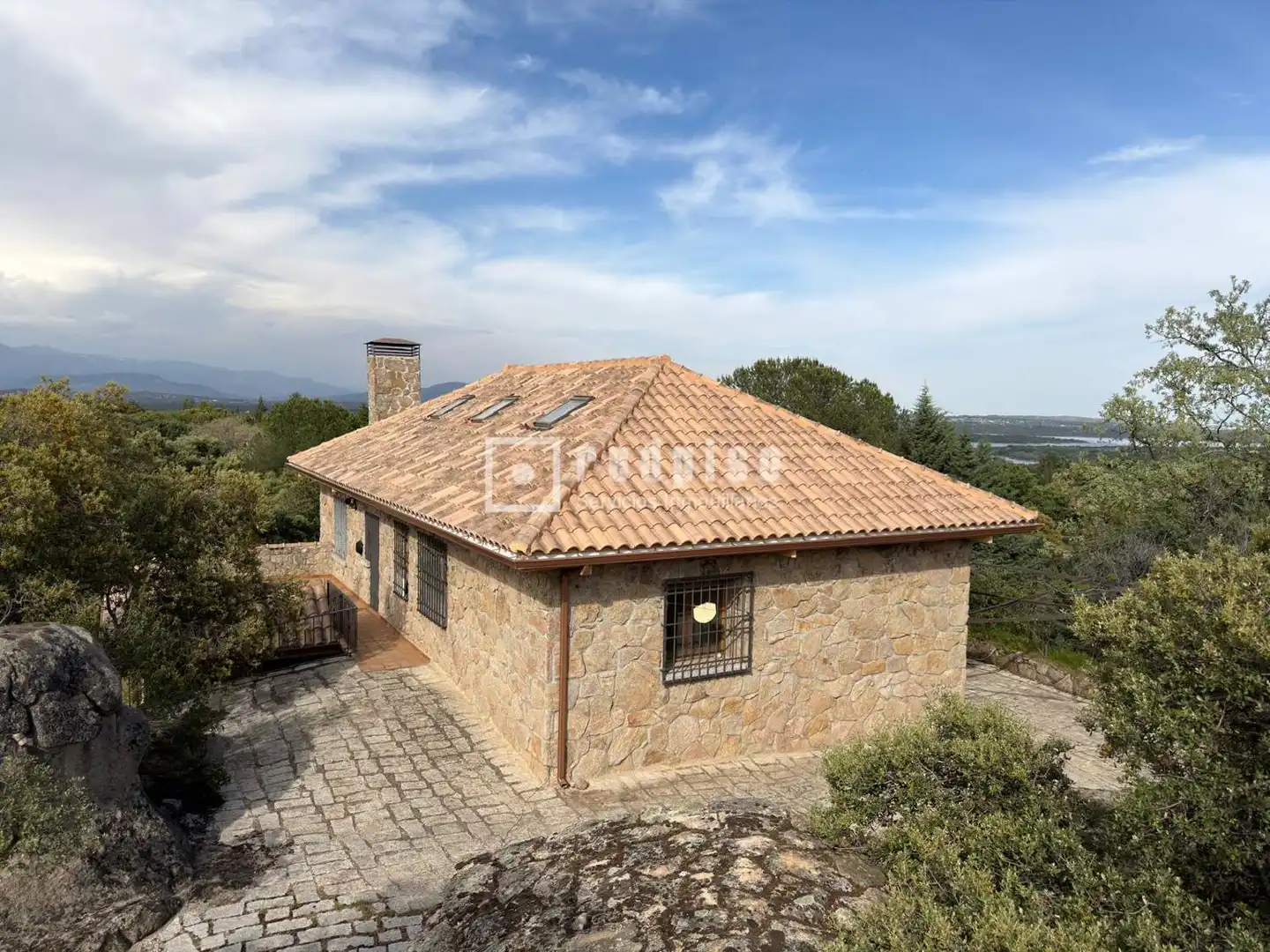 Vista exterior de Casa o xalet en venda en Valdemorillo amb Calefacció, Jardí privat i Terrassa