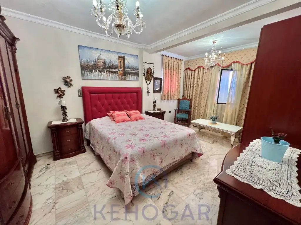 Bedroom of Houses for sale in Dos Hermanas