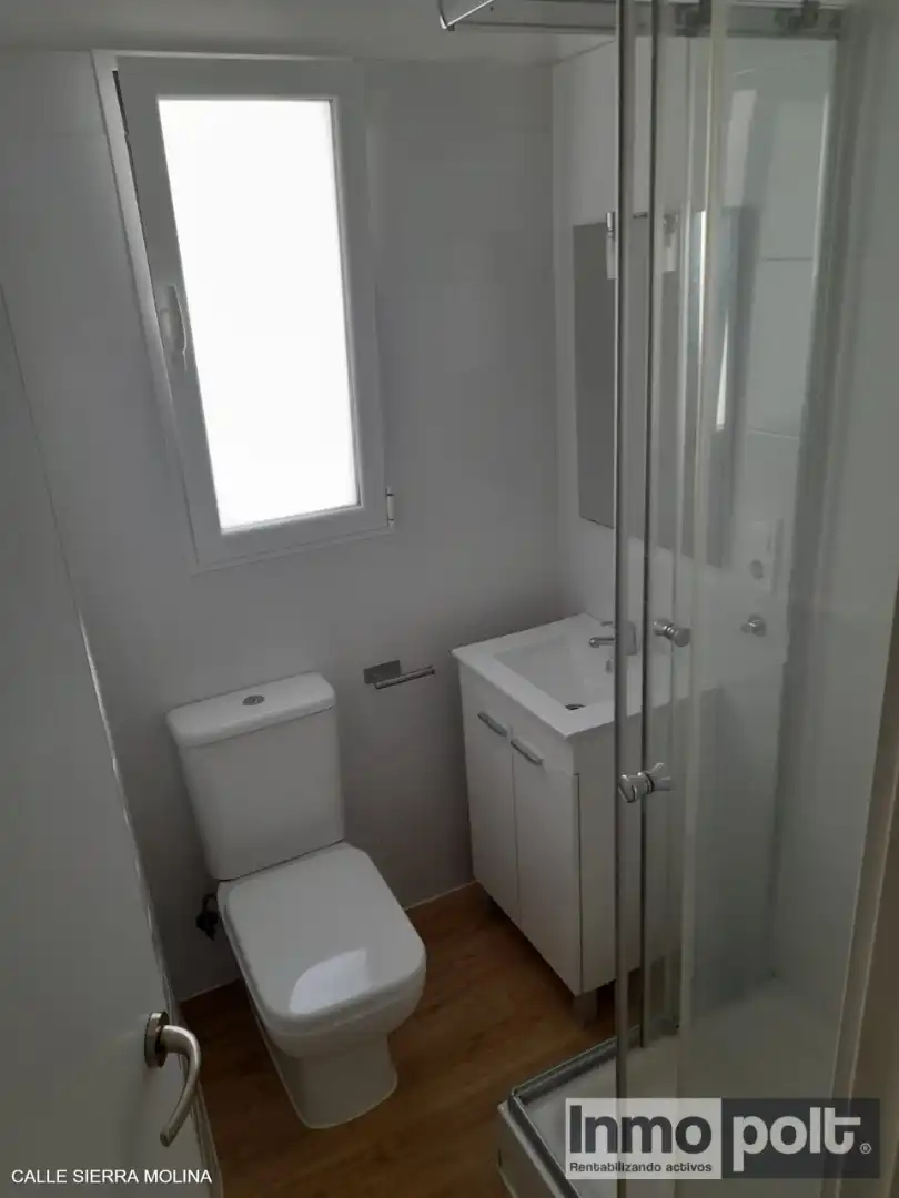 Baño de Piso en venta en Madrid con Calefacción, Horno y Lavadora