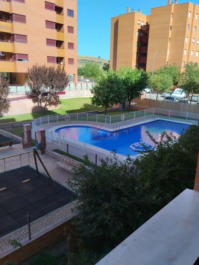Piscina de Piso en venta en Cuenca con Calefacción, Terraza y Trastero