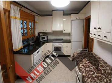 Villa avec balcon à vendre à Roquetas de Mar ciudad