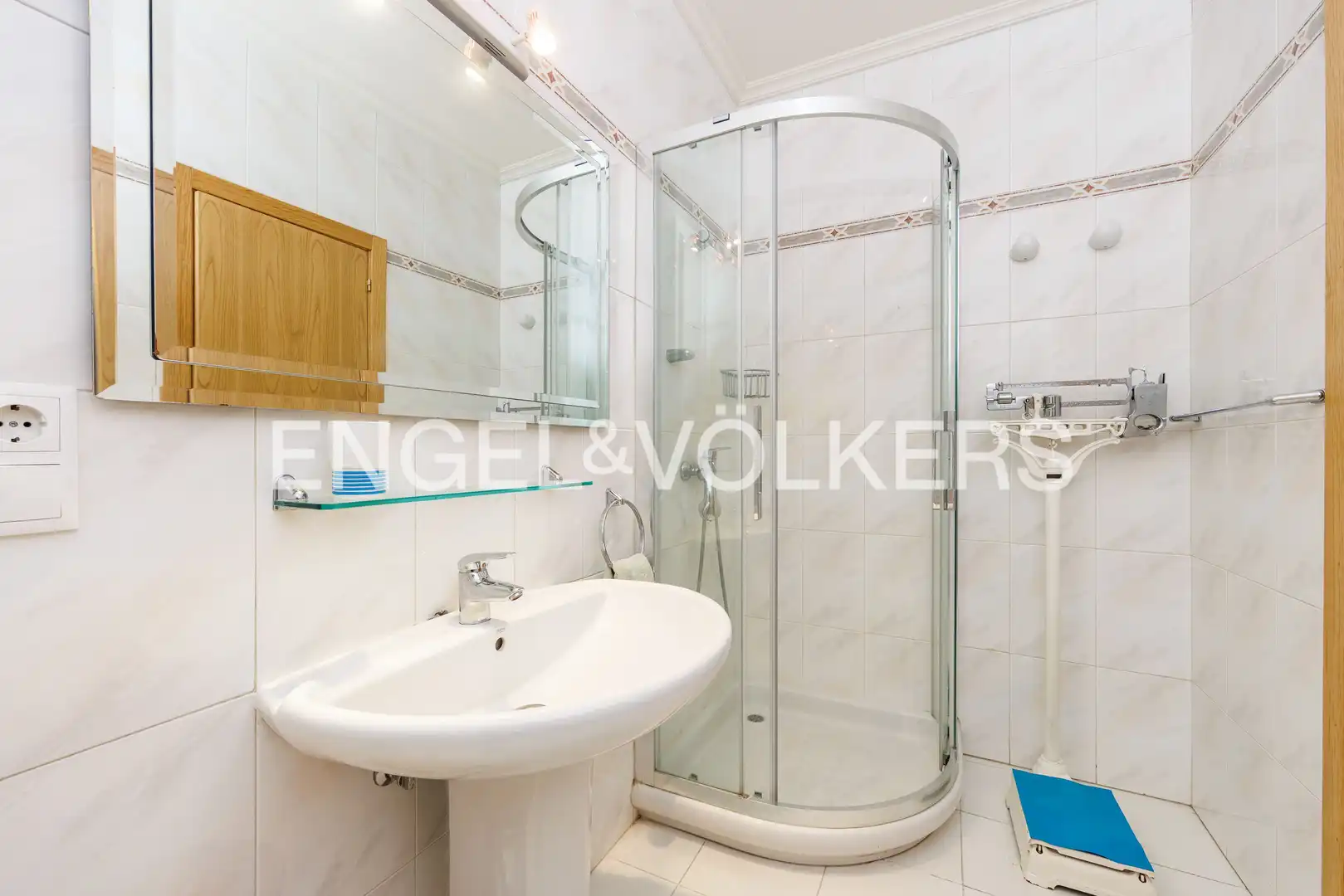 Bathroom of Apartments for rent in Vigo   with Heating, Private garden and Terrace
