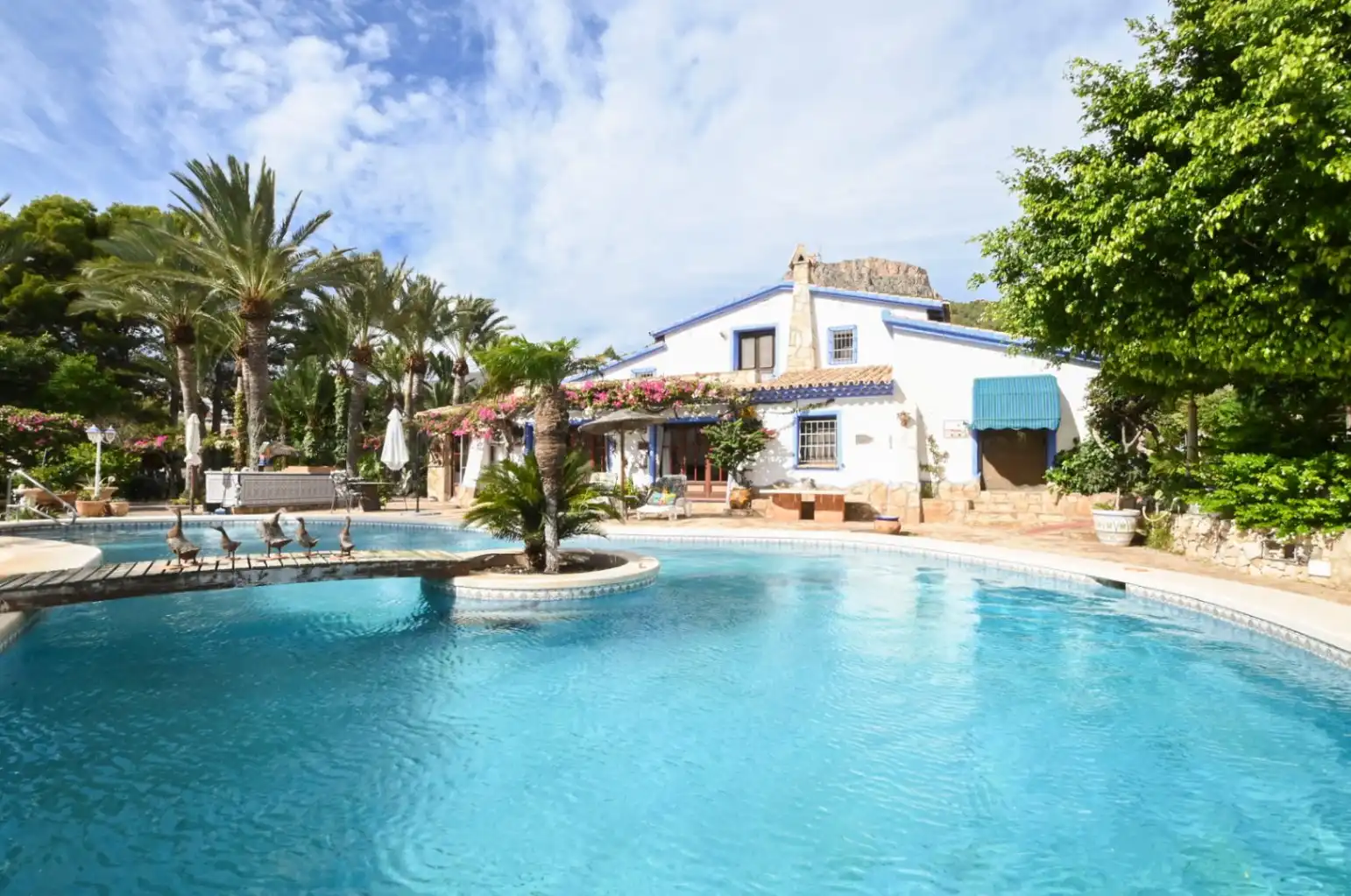 Country homes for sale in Canuta