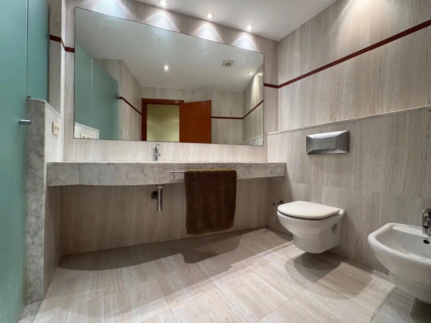 Bathroom of Attic for sale in Figueres  with Air Conditioner, Heating and Terrace