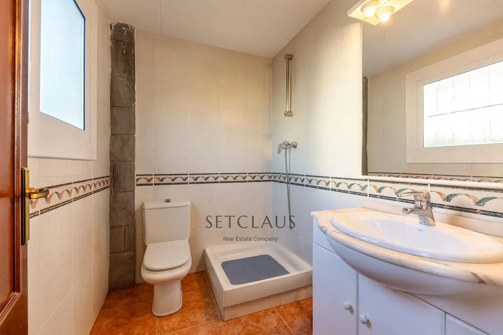 Bathroom of Houses for sale in El Masnou  with Air Conditioner, Heating and Private garden