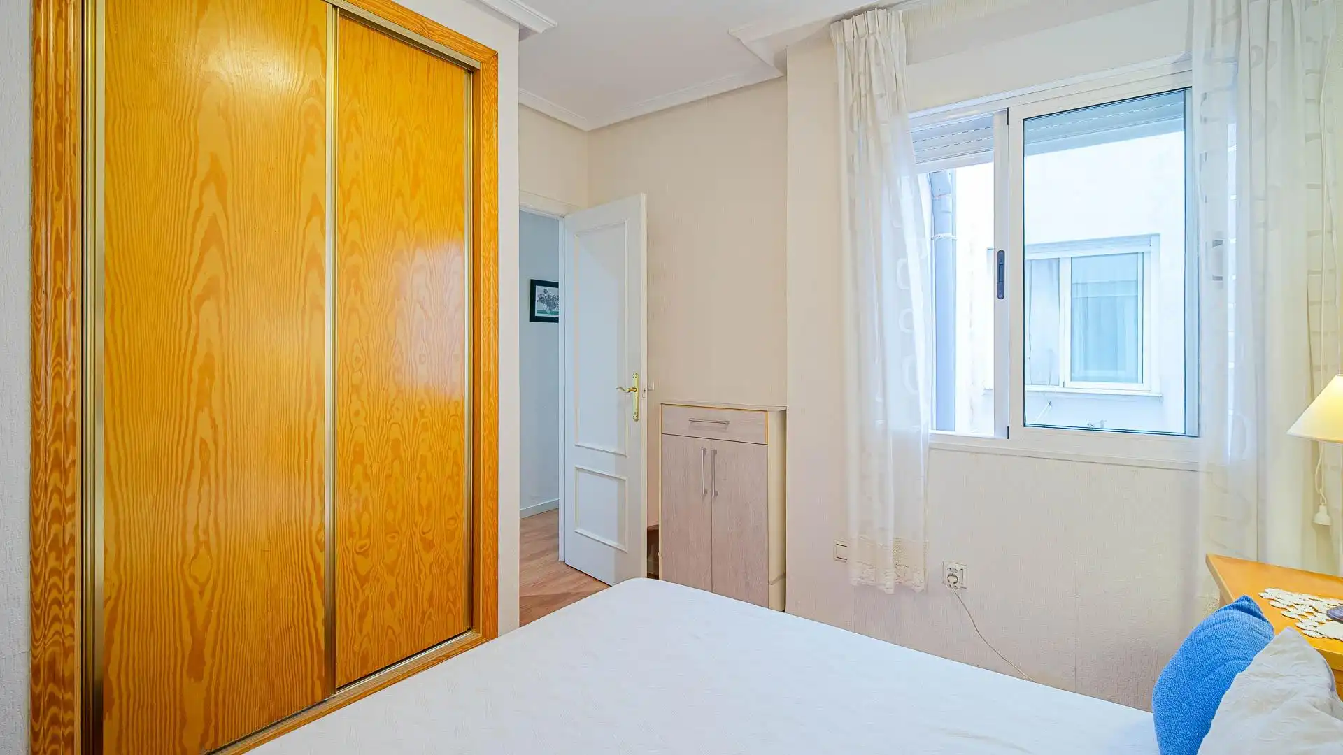 Dormitori de Apartament en venda en Torrevieja amb Moblat i Balcó