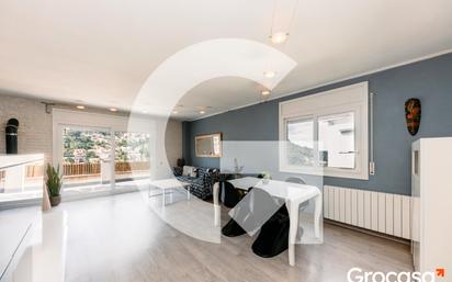 Sala d'estar de Casa o xalet en venda en Vallirana amb Calefacció, Jardí privat i Terrassa