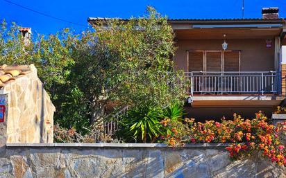 Vista exterior de Casa adosada en venda en Bellvei amb Terrassa i Balcó