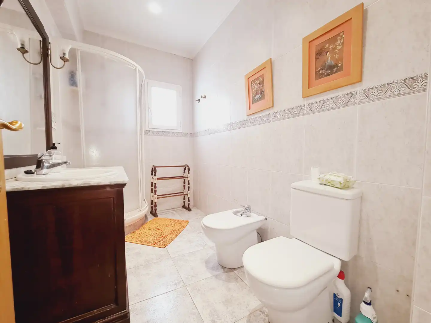 Bathroom of Flat for sale in  Pamplona / Iruña  with Heating, Parquet flooring and Furnished