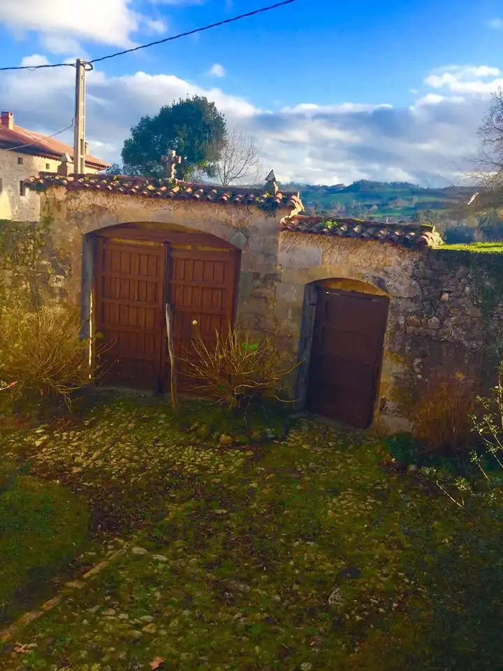 Vista exterior de Casa o xalet en venda en Reocín amb Calefacció, Parquet i Terrassa