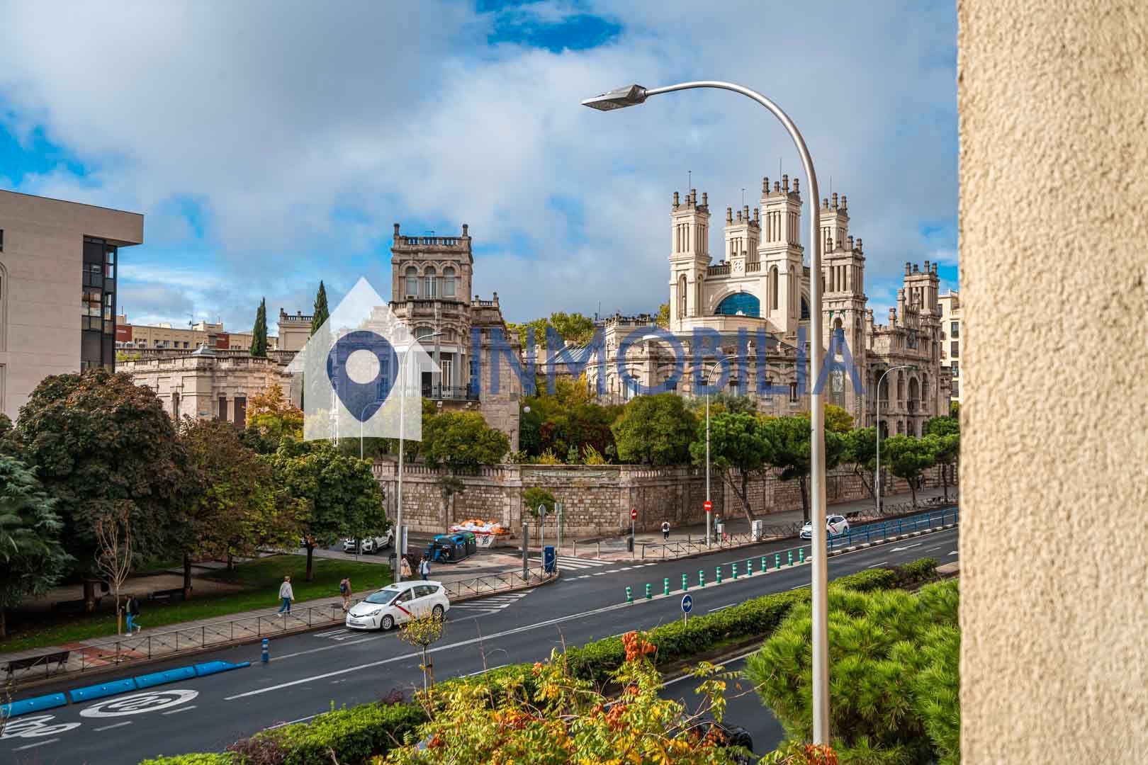 Vista exterior de Piso en venta en  Madrid Capital con Calefacción