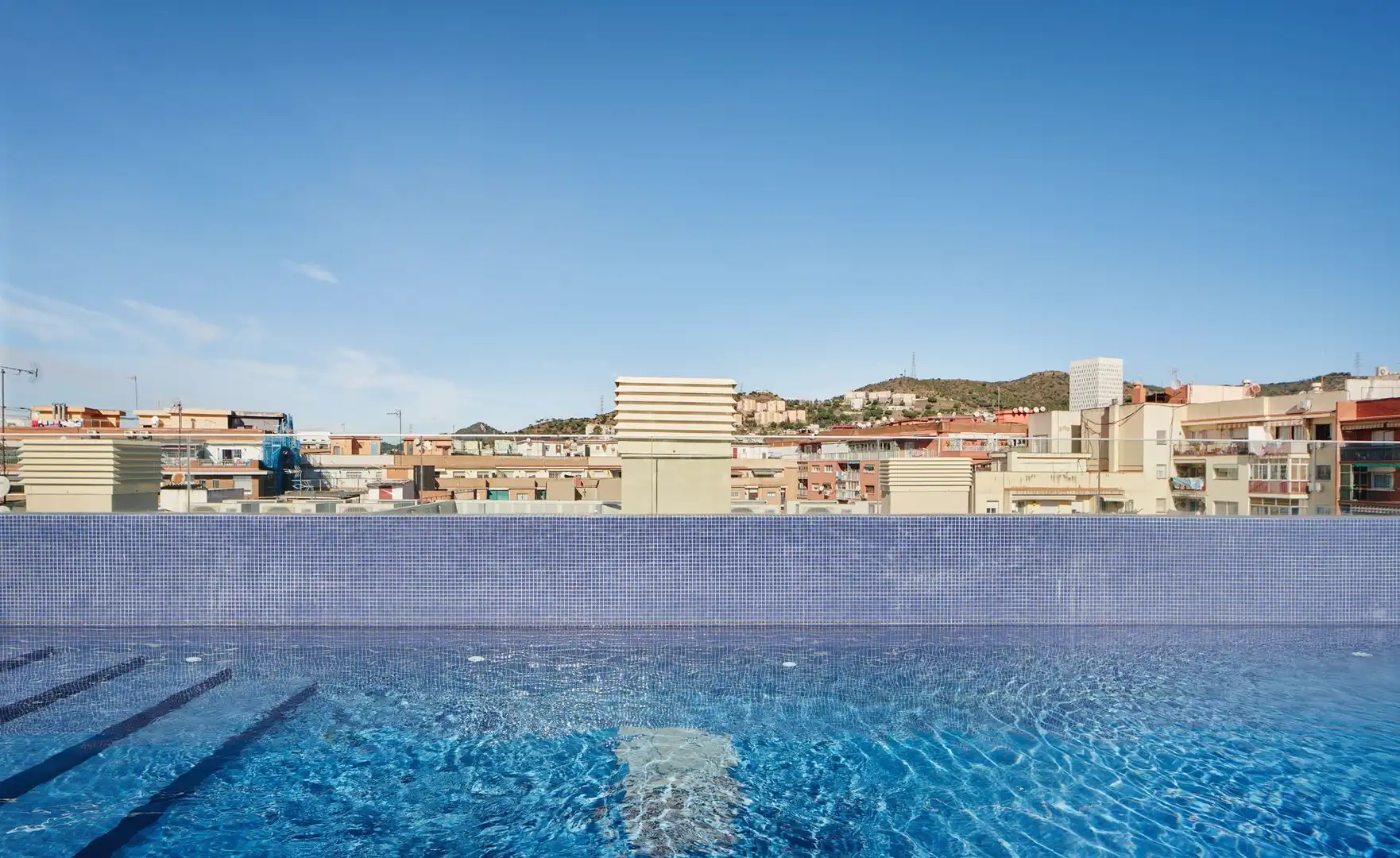 Piscina de Piso en venta en Santa Coloma de Gramenet con Aire acondicionado, Calefacción y Terraza